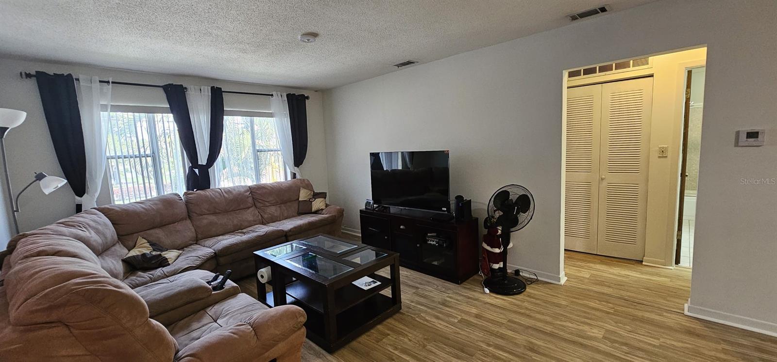PARADISE SHORES - Residential Lease