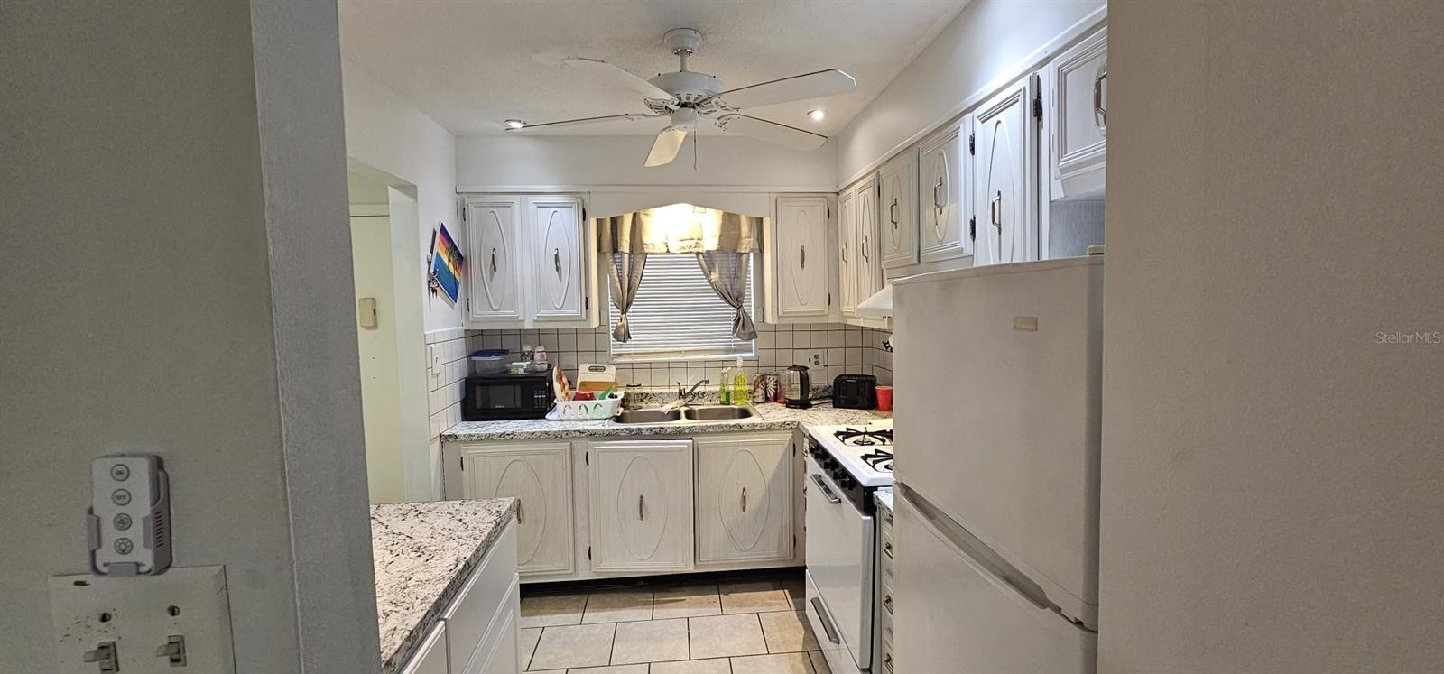 PARADISE SHORES - Residential Lease