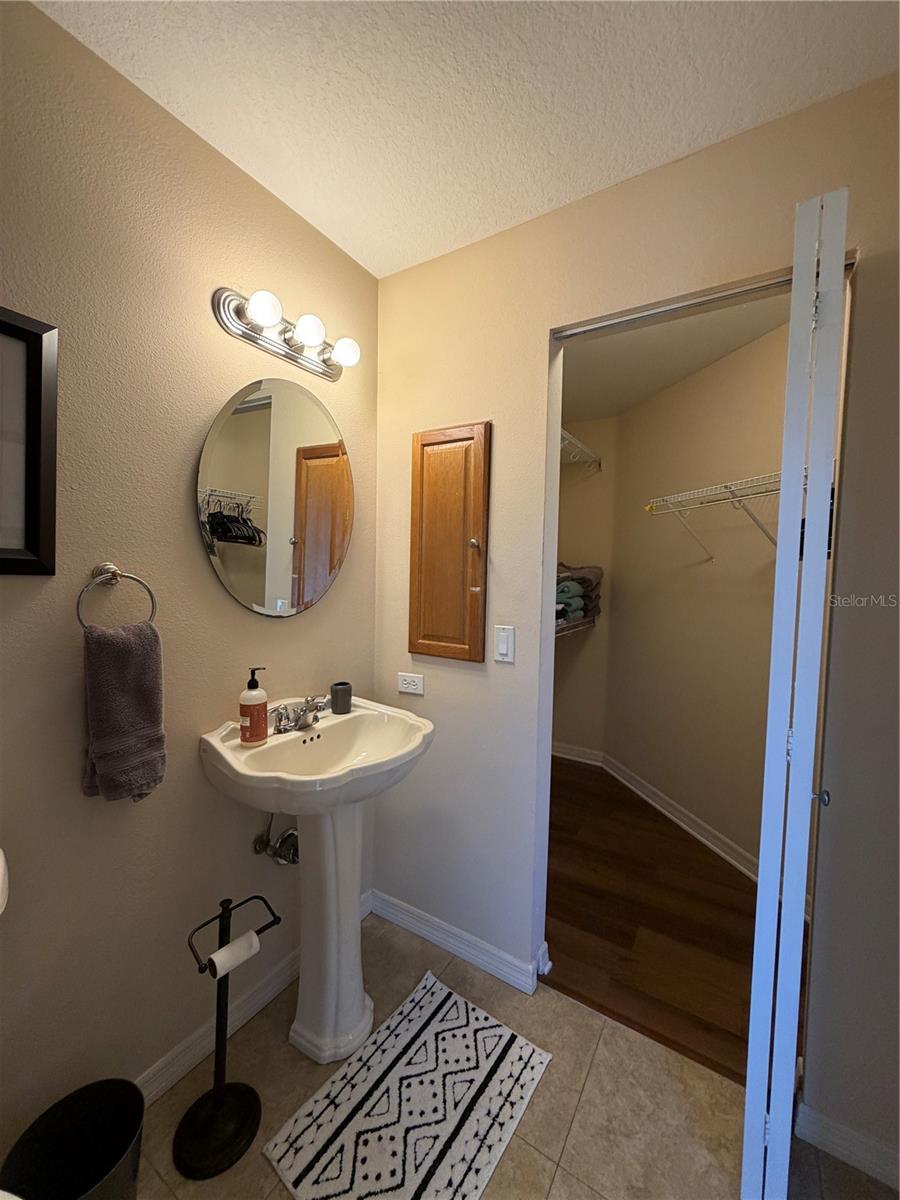 BEE RIDGE TOWN OF TOWNSITE - Residential Lease