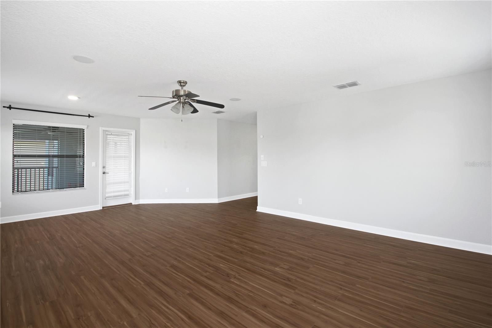 ALEXANDER RIDGE - Residential