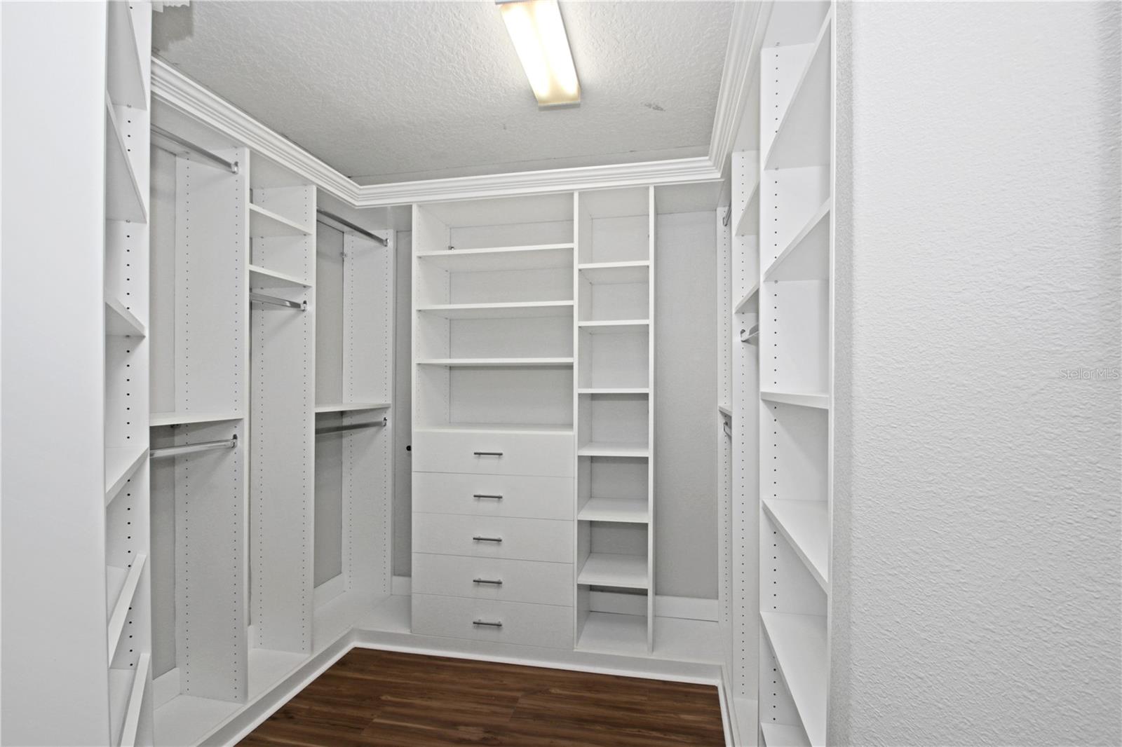 ALEXANDER RIDGE - Residential