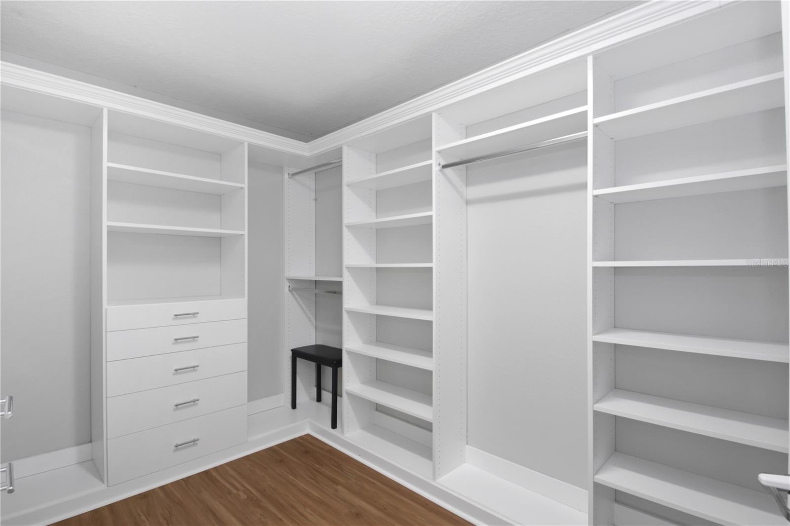 ALEXANDER RIDGE - Residential