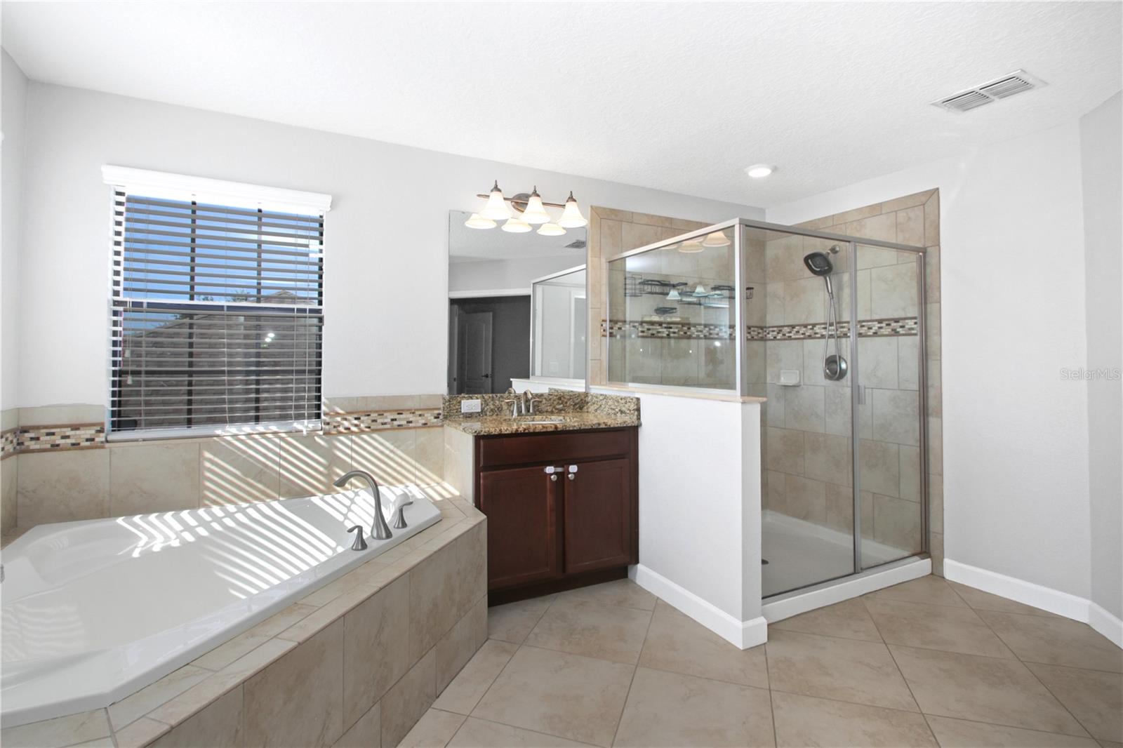 ALEXANDER RIDGE - Residential