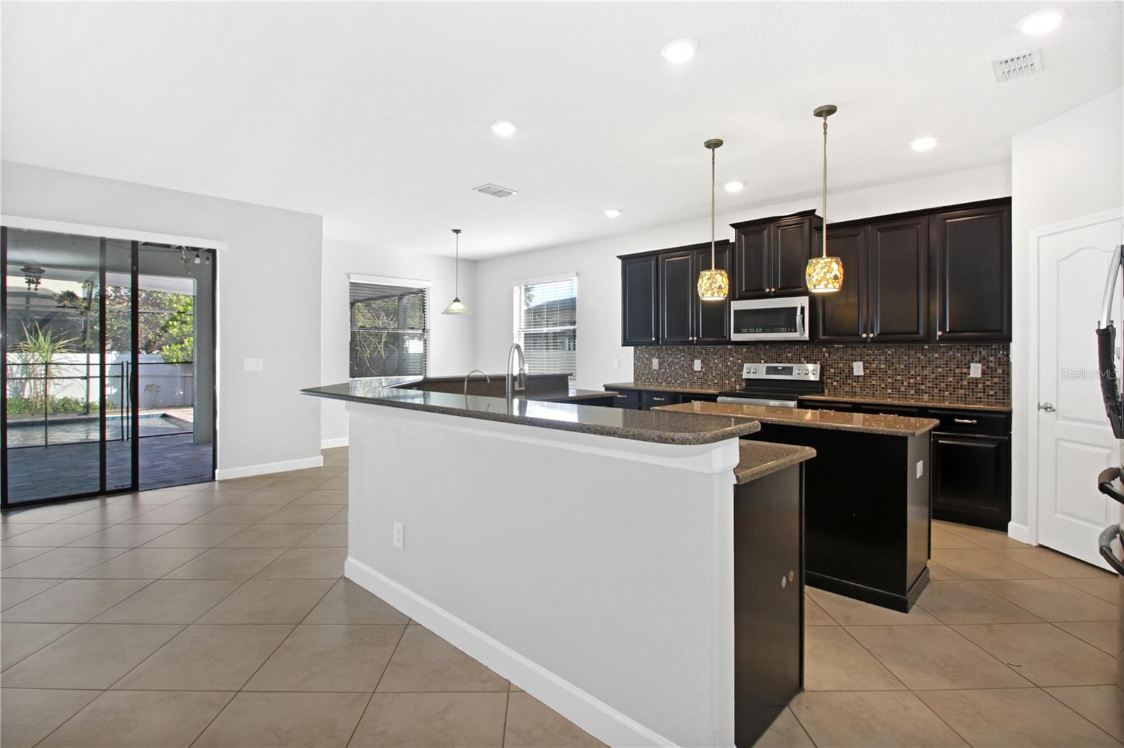 ALEXANDER RIDGE - Residential