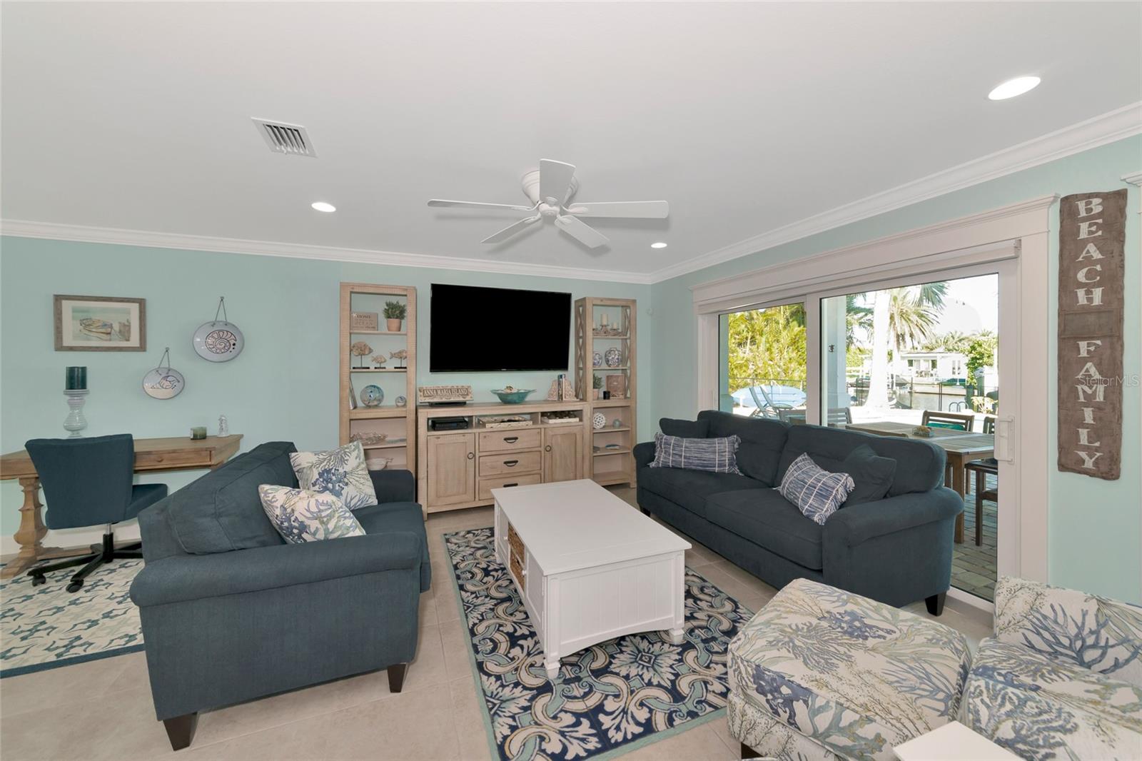 BAY PALMS 14TH UNIT - Residential