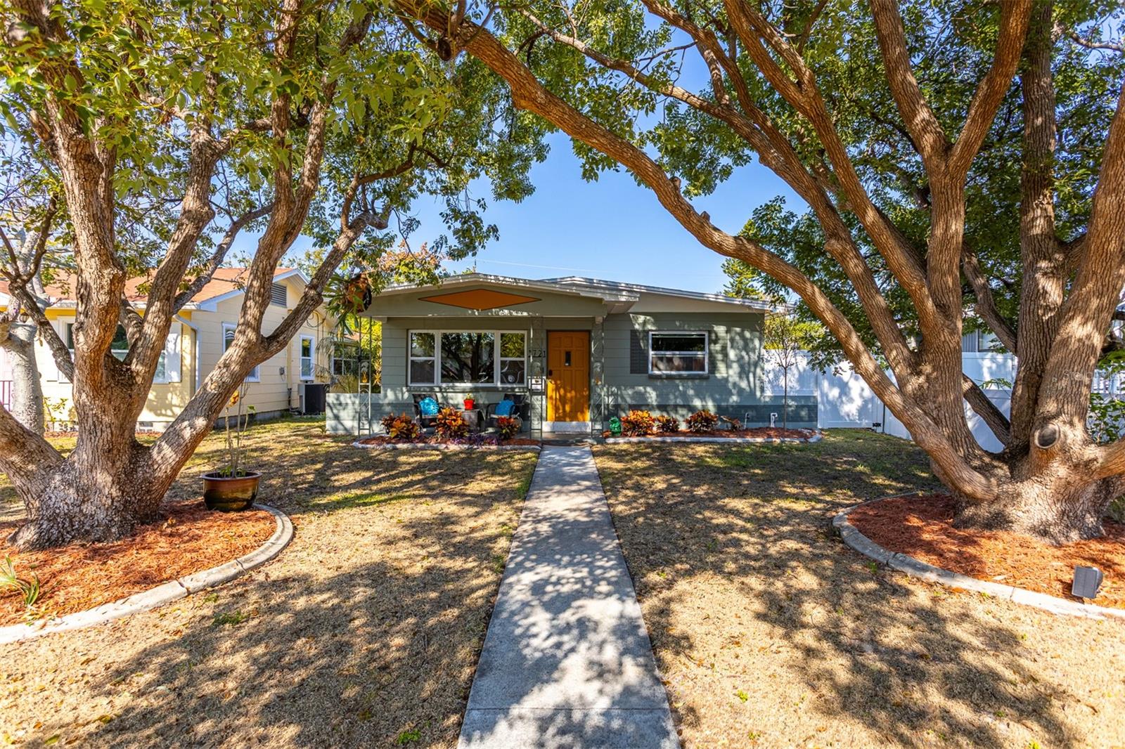 PINECREST PARK - Residential