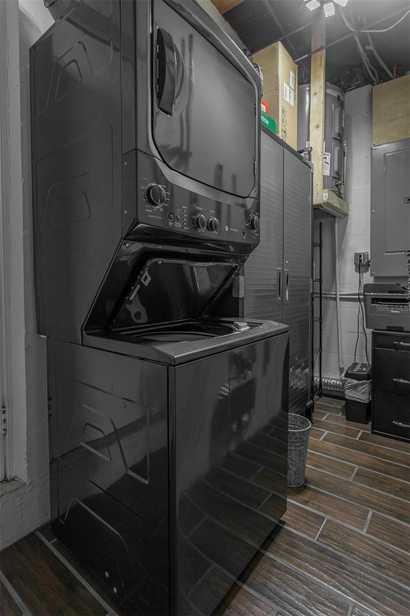 PINECREST PARK - Residential