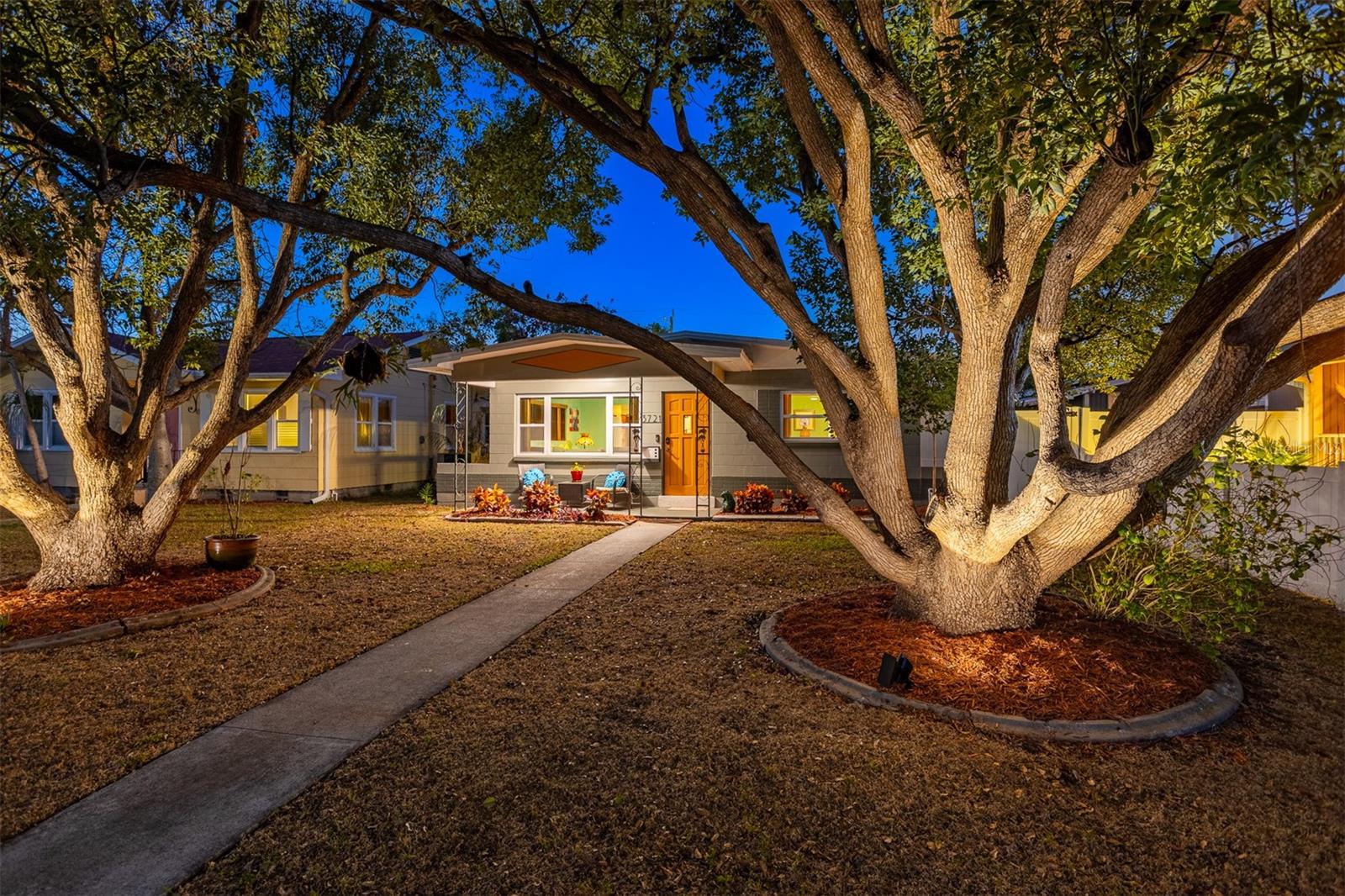 PINECREST PARK - Residential