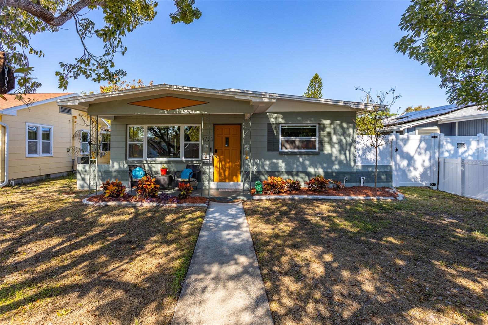 PINECREST PARK - Residential