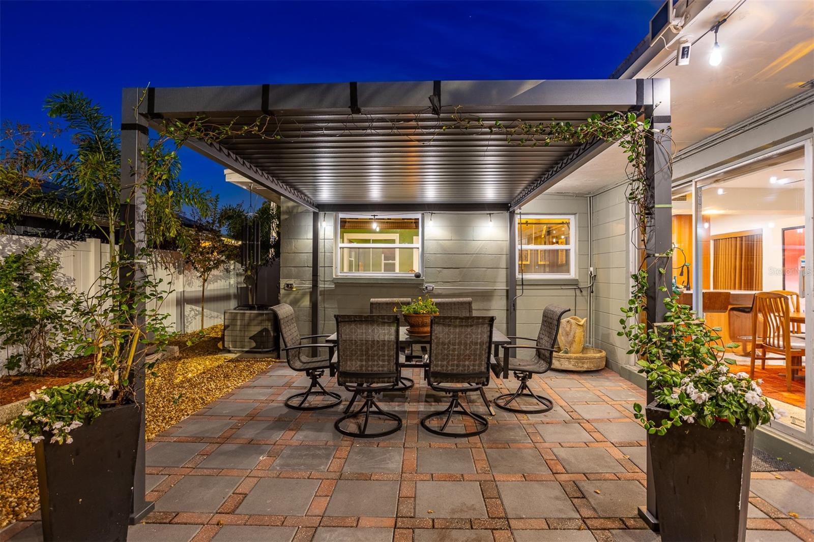 PINECREST PARK - Residential