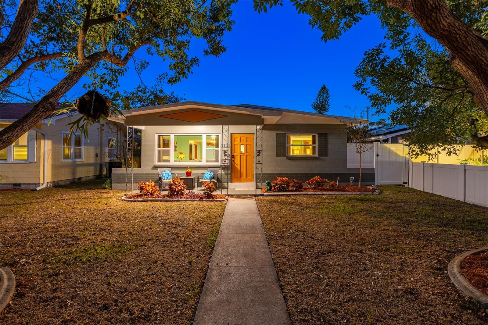 PINECREST PARK - Residential