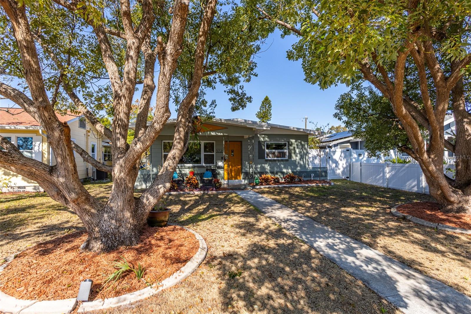 PINECREST PARK - Residential