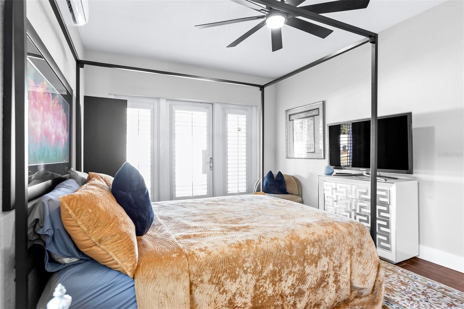 PINECREST PARK - Residential