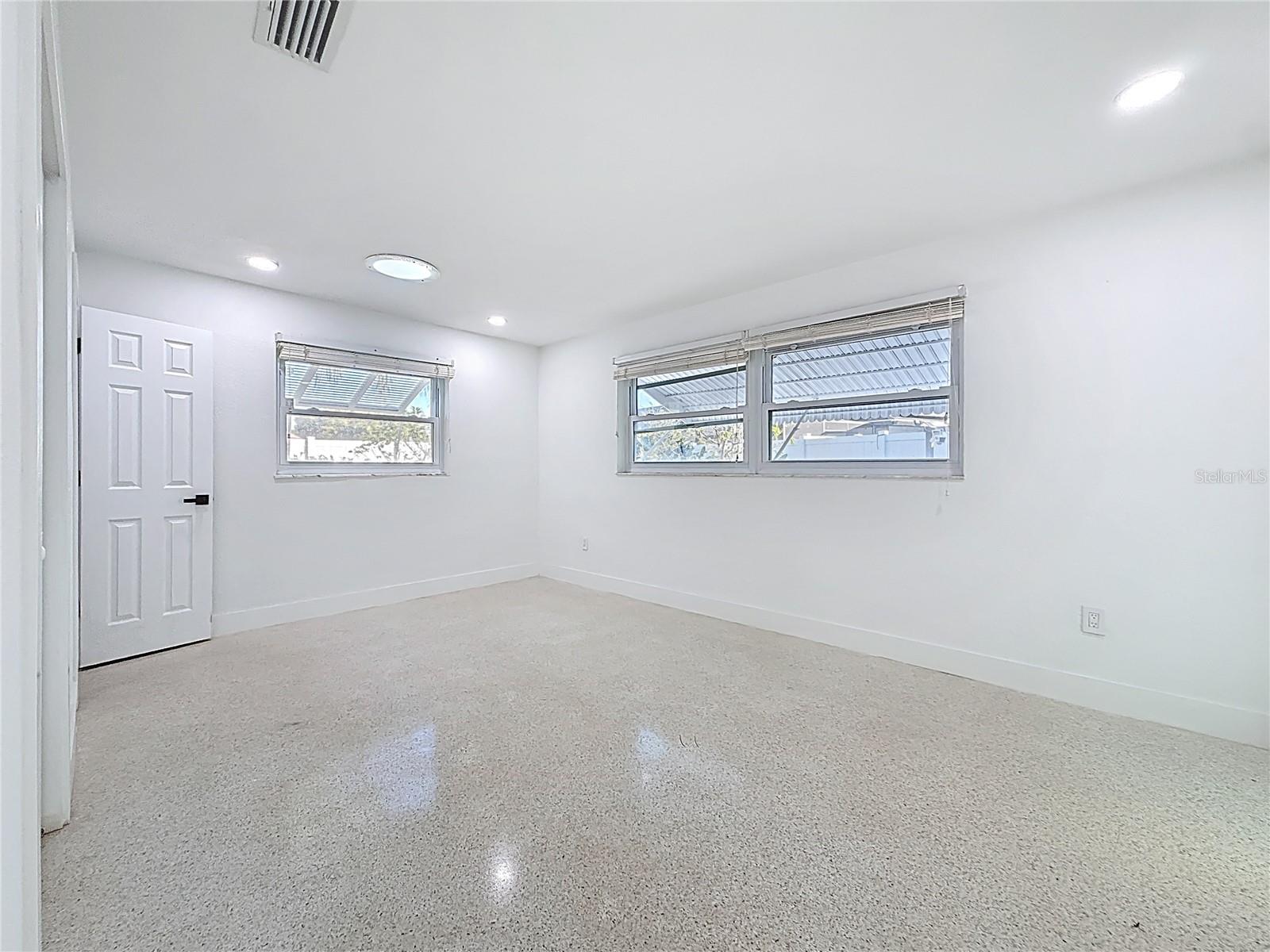 HARBOR VIEW VILLAS 1ST ADD - Residential Lease