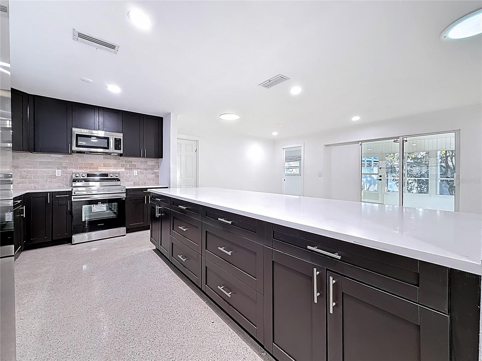 HARBOR VIEW VILLAS 1ST ADD - Residential Lease