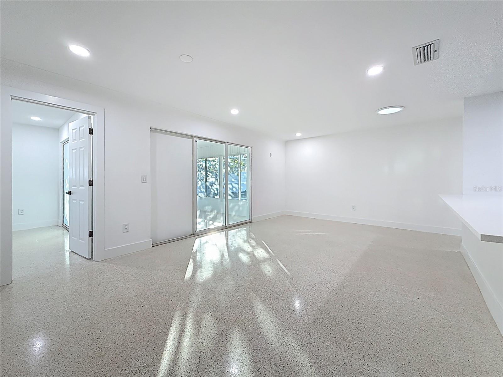 HARBOR VIEW VILLAS 1ST ADD - Residential Lease