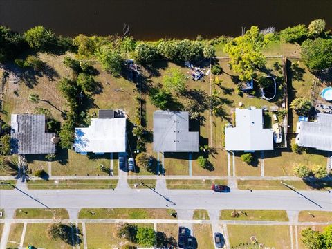 A home in PORT CHARLOTTE