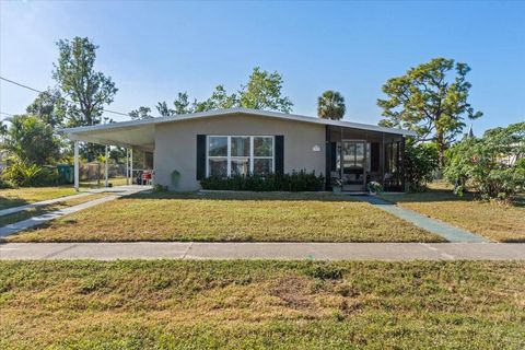 A home in PORT CHARLOTTE