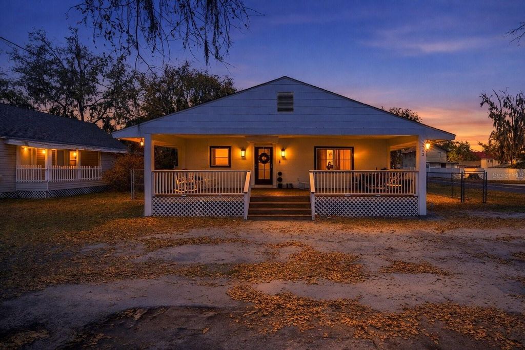 Photo of 1702 W Lowry Avenue, Plant City, FL 33563 (MLS # TB8478143)