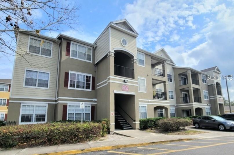 ** PREMIUM LOCATION, NO CARPET & ALL NEW APPLIANCES ** This exceptionally located one-bedroom, one-bath condo in the GATED COMMUNITY of VILLA VALENCIA offers both convenience and premium features. The SECOND-FLOOR unit showcases an OPEN FLOOR PLAN with stylish VINYL FLOORING throughout—absolutely NO carpet—and is equipped with ALL BRAND-NEW APPLIANCES. PARTIAL FURNITURE IS OPTIONAL. Situated less than 2 MILES FROM VALENCIA COLLEGE EAST and AdventHealth East Orlando, and under 15 MILES FROM UCF and 18 miles from Orlando International AIRPORT, its location is ideal for collegestudents and professionals alike, providing easy access to major HIGHWAYS, employers, shopping, and entertainment. Residents enjoy a rich array of community amenities, including a clubhouse with a BUSINESS CENTER, a SWIMMING POOL with a SUNDECK, a 24-HOUR GYM, a PLAYGROUND, a DOG PARK, WALKING PATHS, and a CAR WASH/VACCUM AREA, with PRIVATE GARAGES also available. Don't miss this opportunity! It's a MUST SEE.
