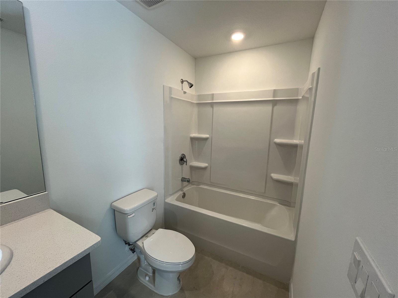 THE TOWNHOMES AT WESTVIEW - Residential Lease