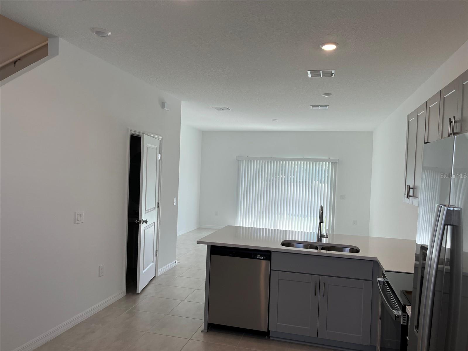 THE TOWNHOMES AT WESTVIEW - Residential Lease