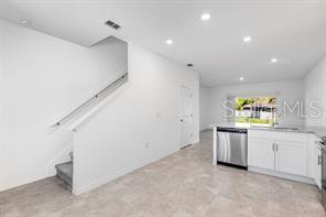 THE TOWNHOMES AT WESTVIEW - Residential Lease