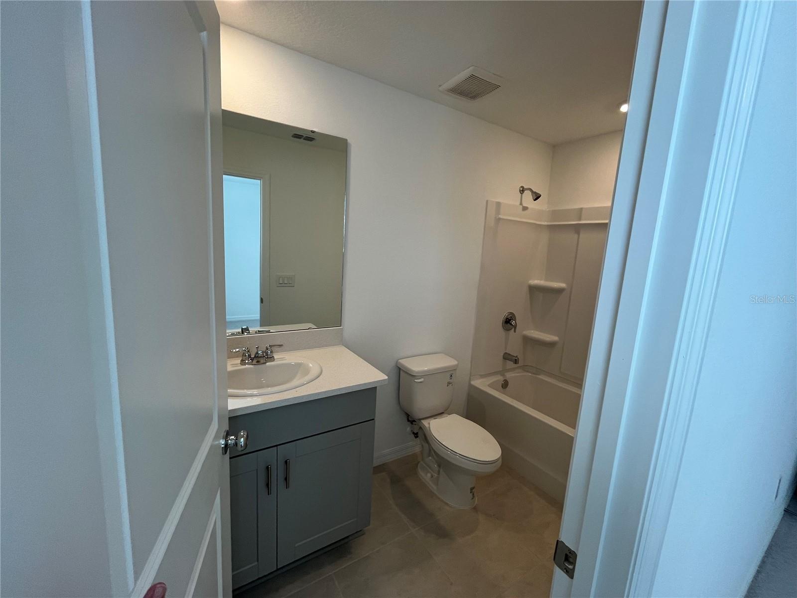 THE TOWNHOMES AT WESTVIEW - Residential Lease