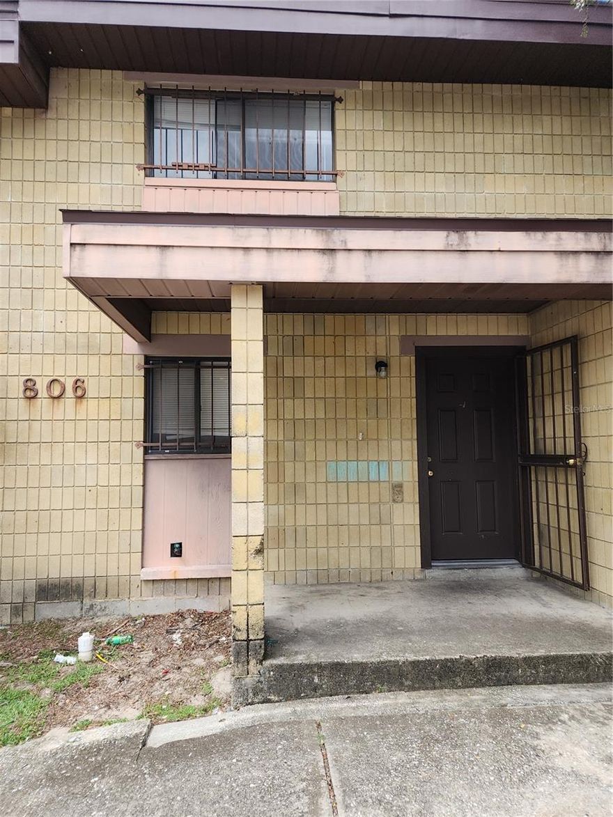 SW 2 br, 1.5 bath Townhouse, convenient to Butler Plaza, Celebration Pointe, Oaks Mall, and I-75, close to bus lines, vinyl plank flooring, back patio, washing machine and dryer hook-ups, next to SWAG centers and convenience store