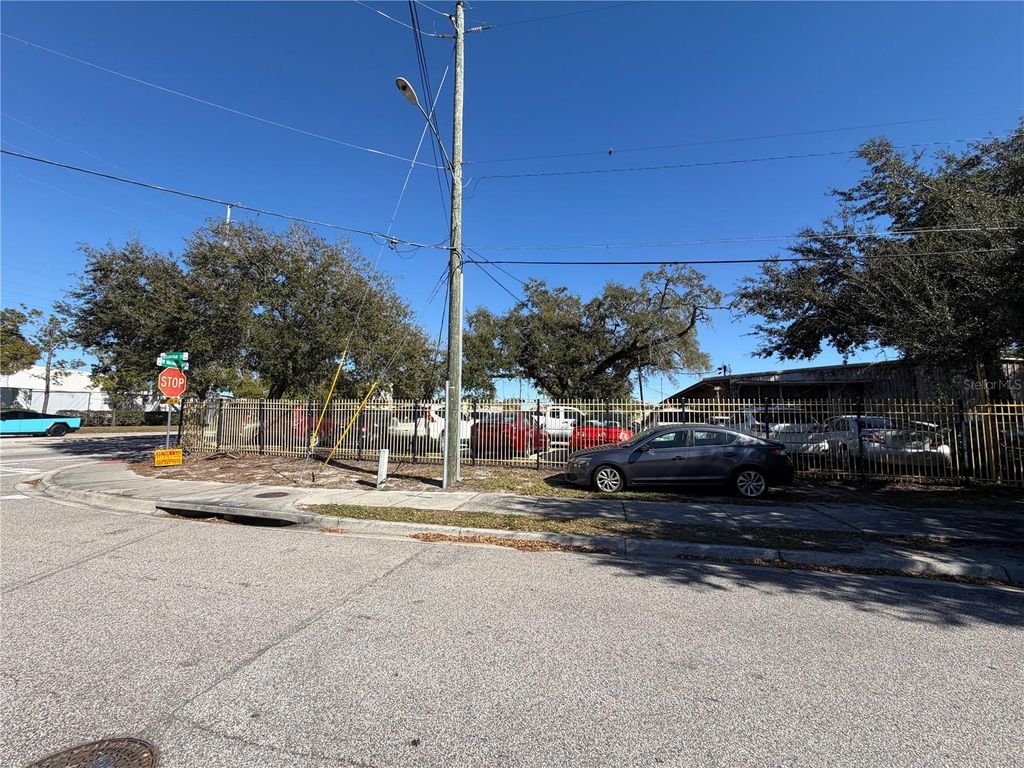 Photo of 212 W Michigan Street, Orlando, FL 32806 (MLS # O6378221)