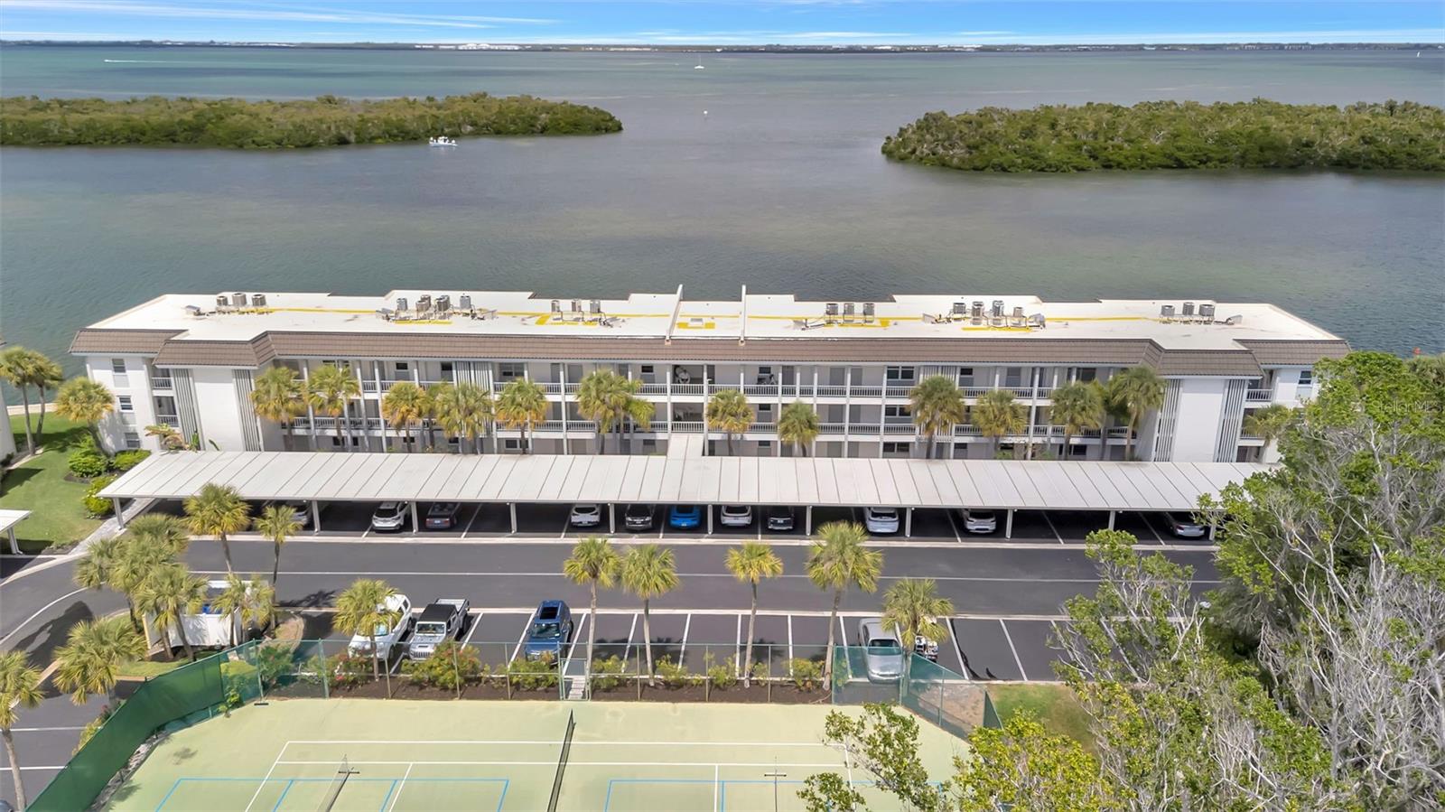 LONGBOAT HARBOUR - Residential