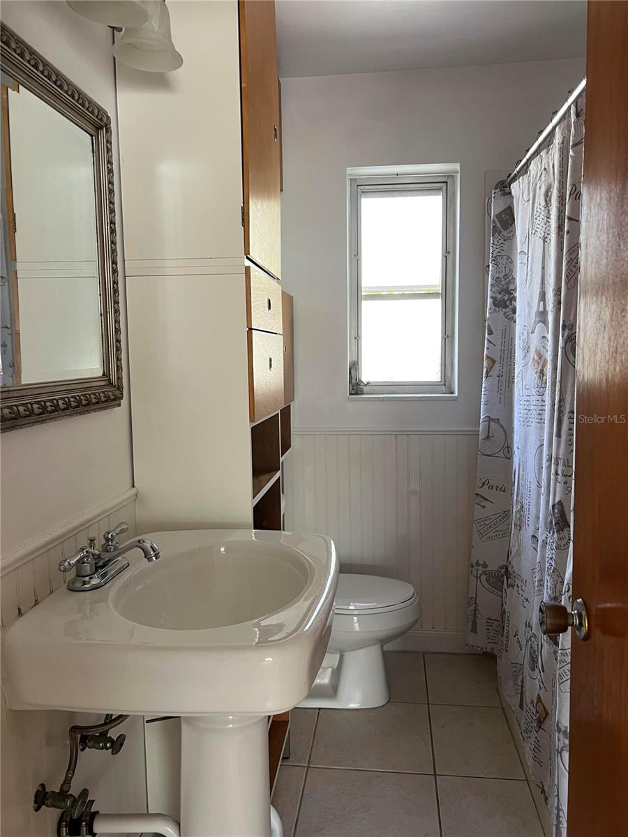 ROGERS DELAND - Residential Lease