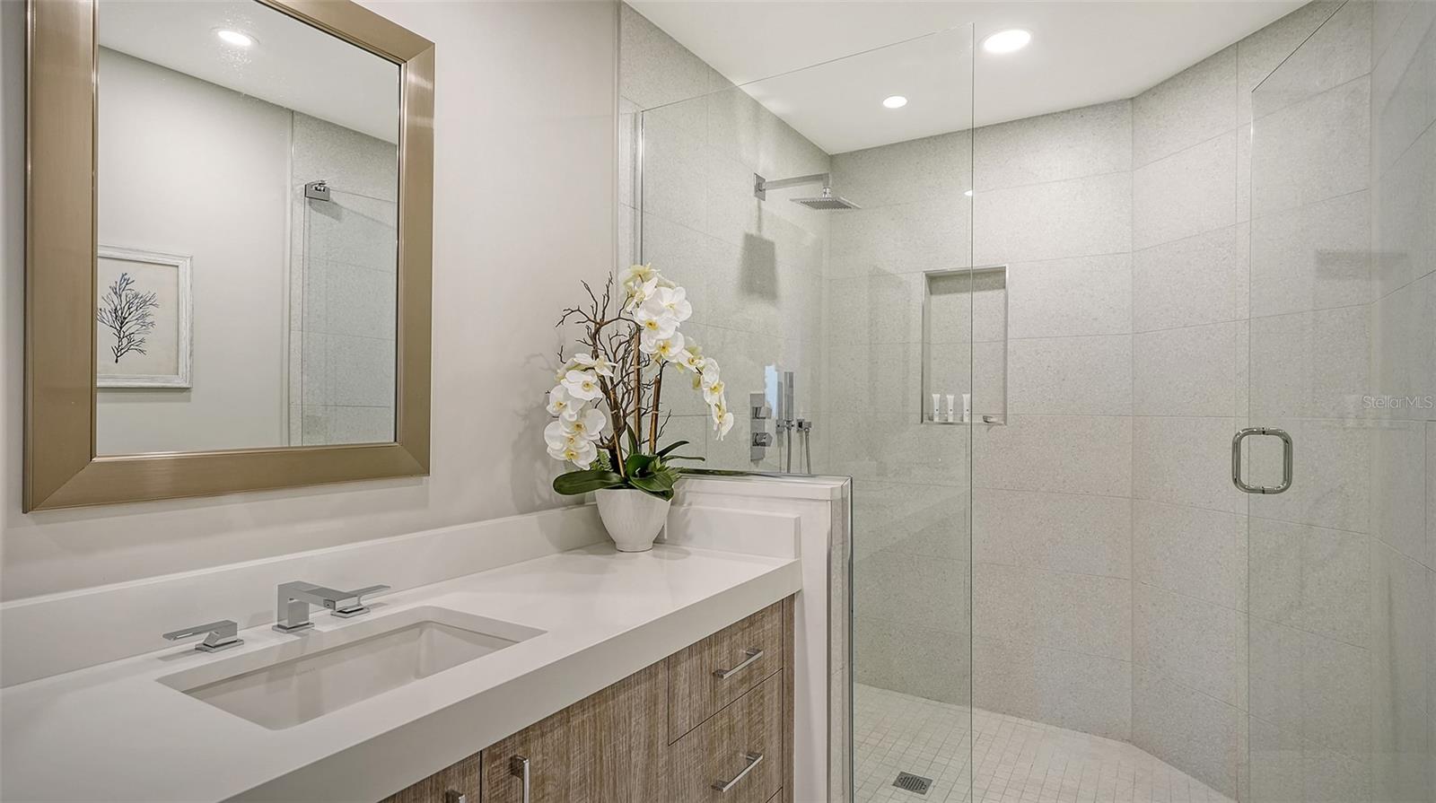 TEN35 SEASIDE - Residential