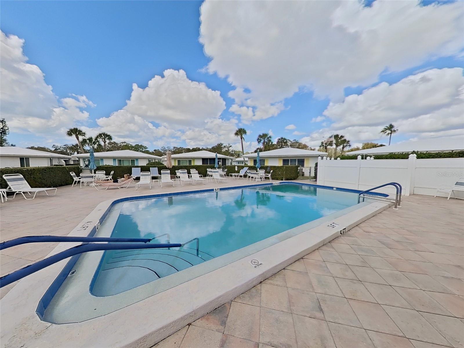 STRATHMORE VILLA SEC 04 - Residential