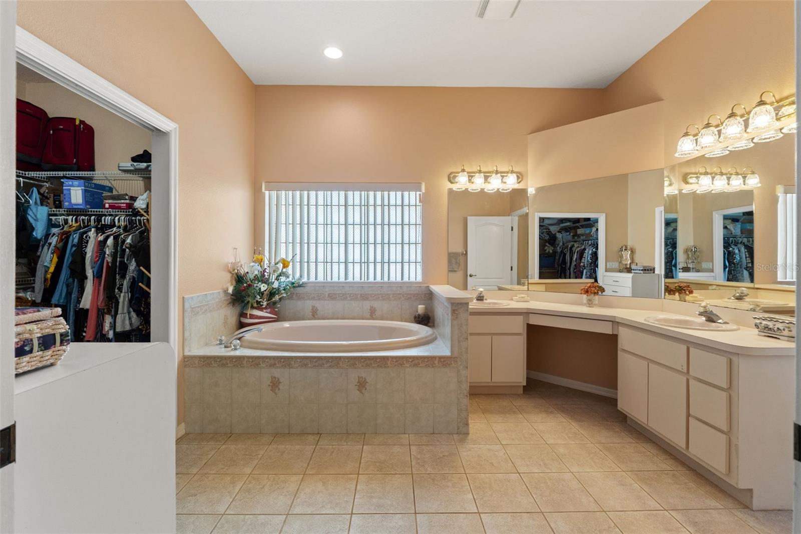 ROYAL HIGHLANDS - Residential