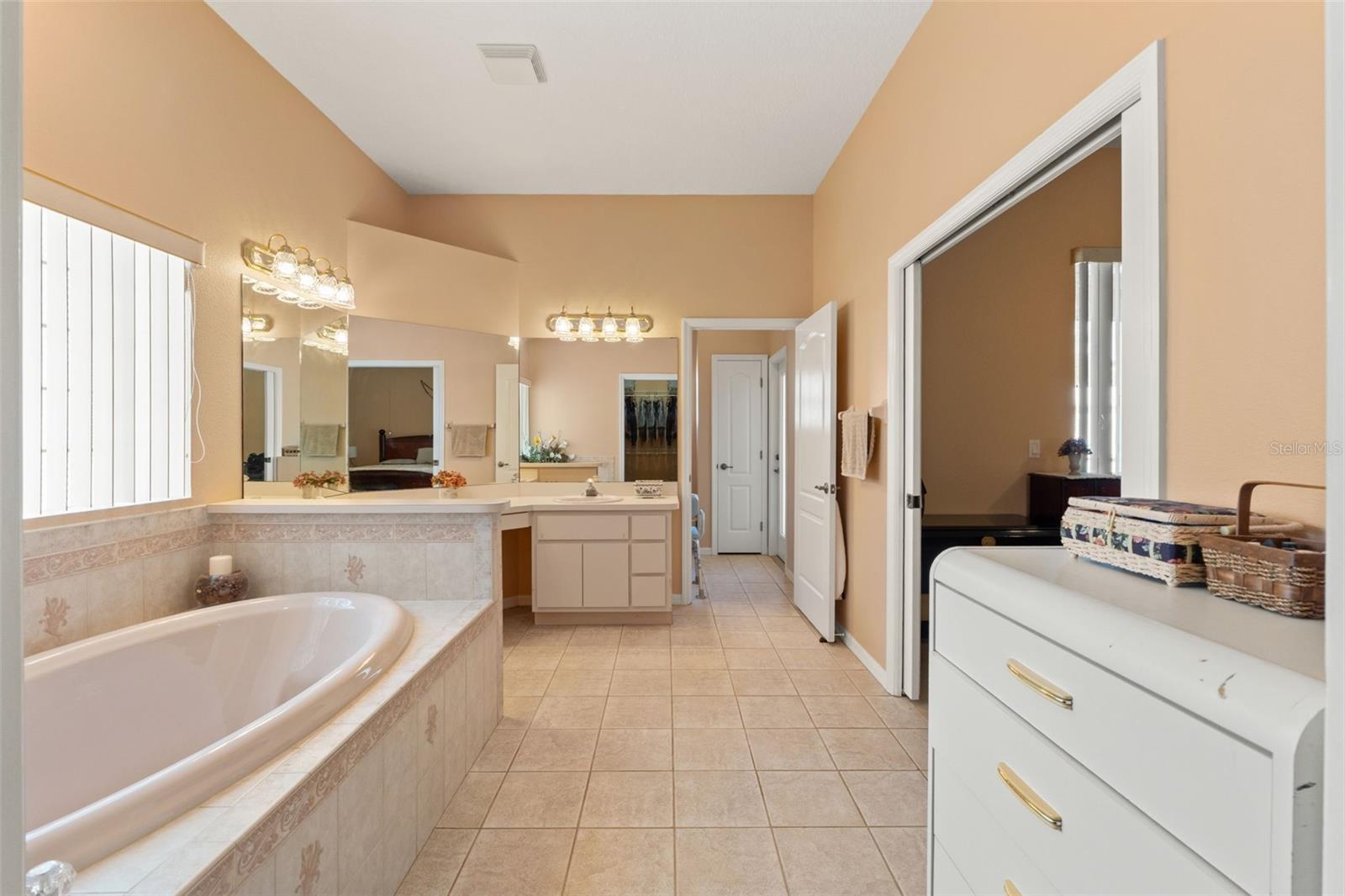 ROYAL HIGHLANDS - Residential