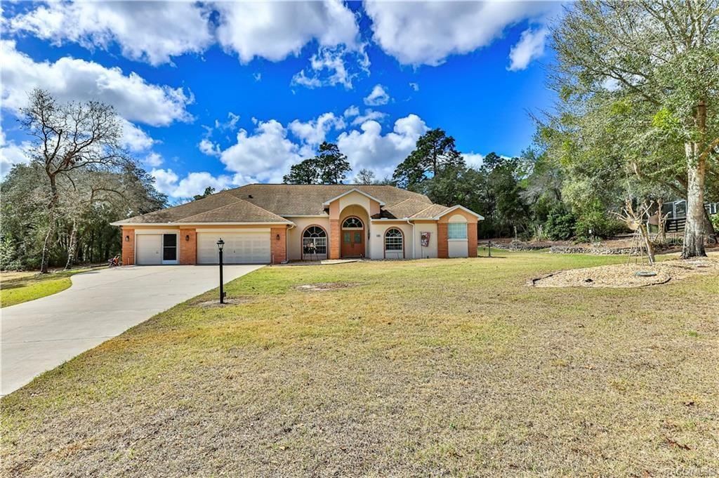 Photo of 5420 N Rosedale Circle, Beverly Hills, FL 34465 (MLS # OM720309)