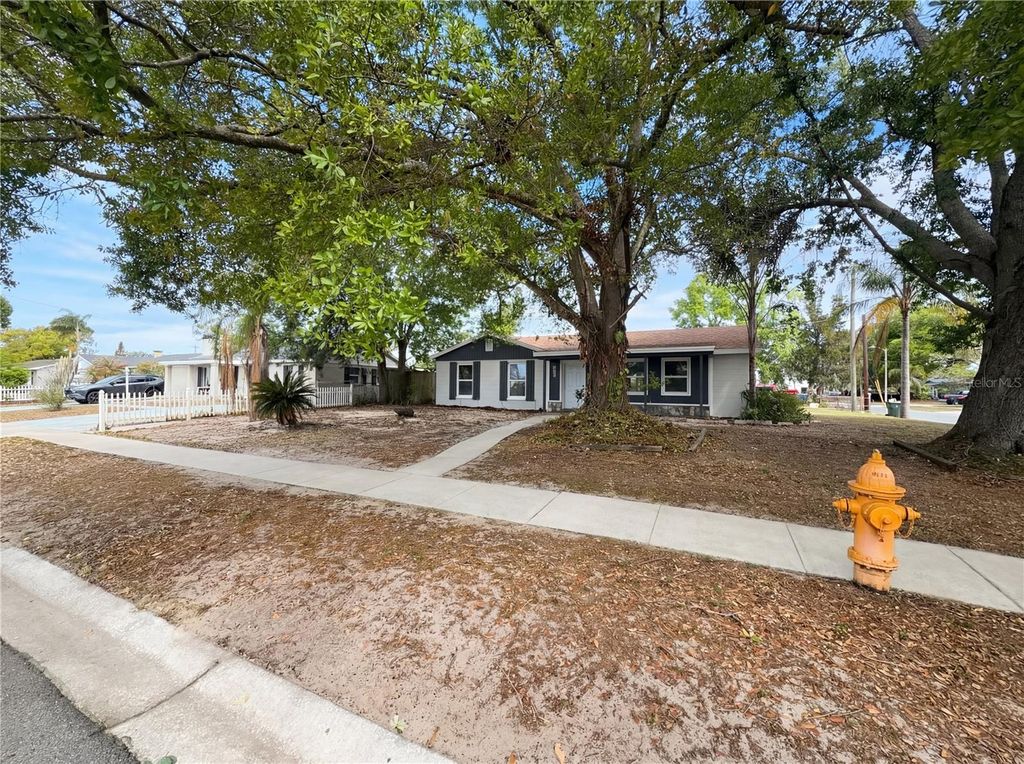 Photo of 2126 Smithfield Circle S, Lakeland, FL 33801 (MLS # O6397478)