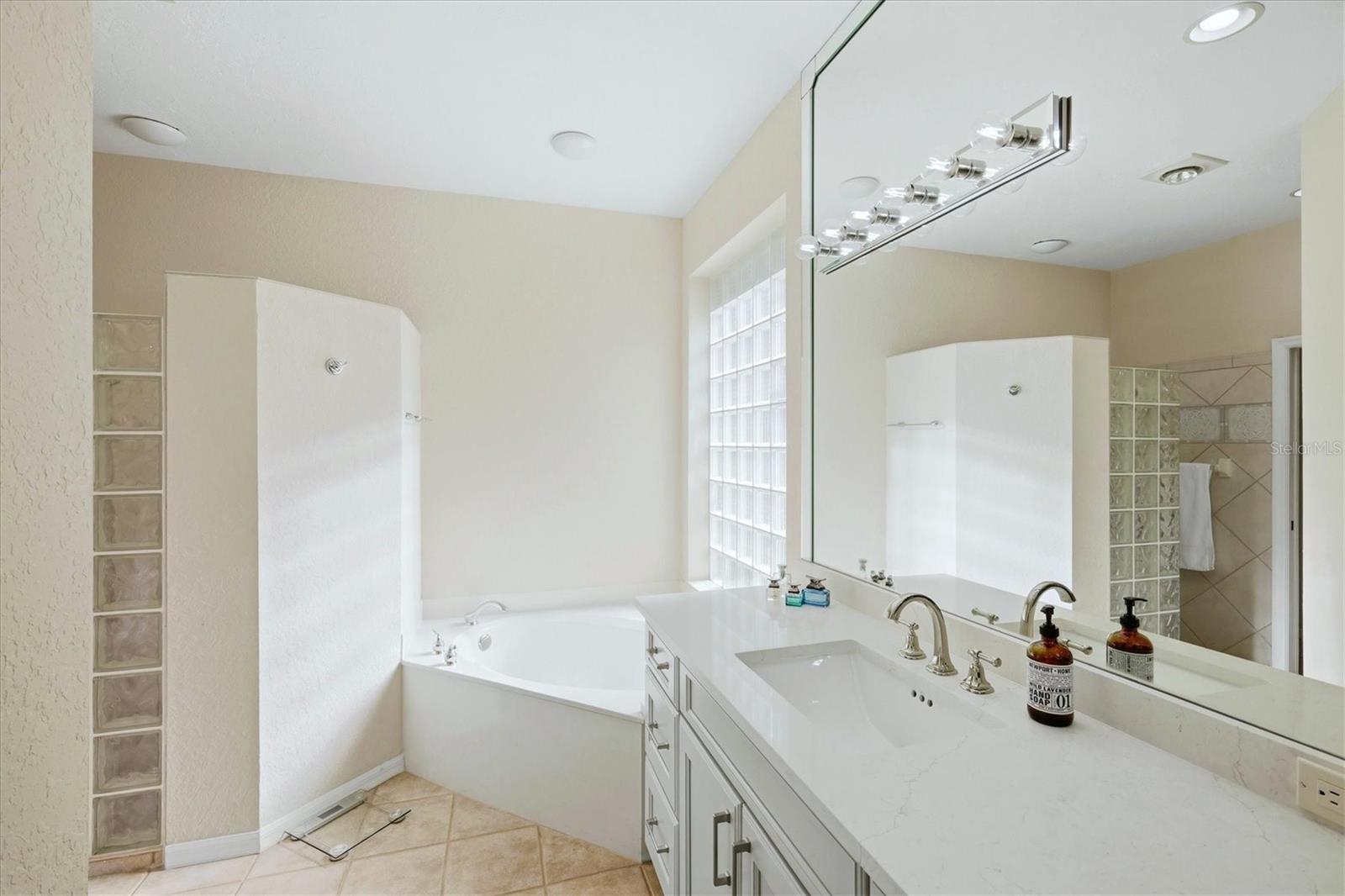 UNIVERSITY PARK COUNTRY CLUB - Residential