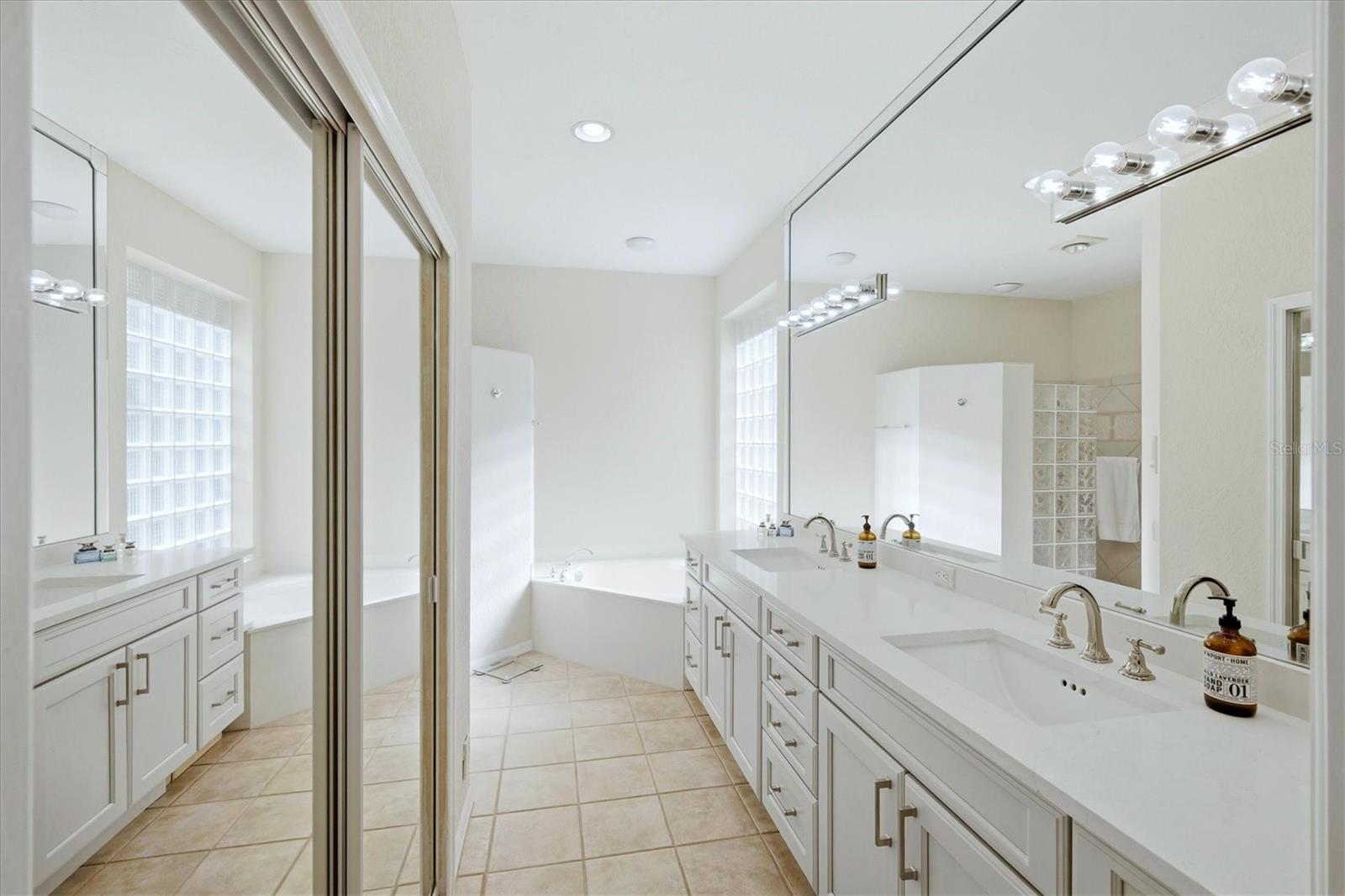 UNIVERSITY PARK COUNTRY CLUB - Residential