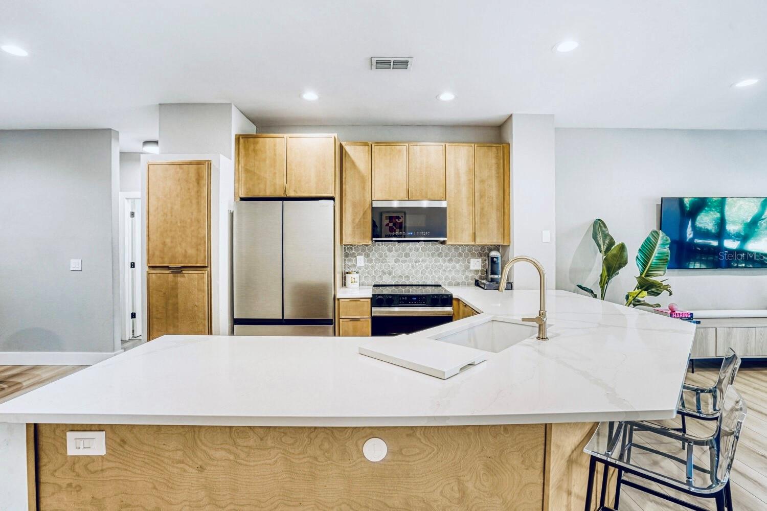 ISLAND WALK A CONDO - Residential