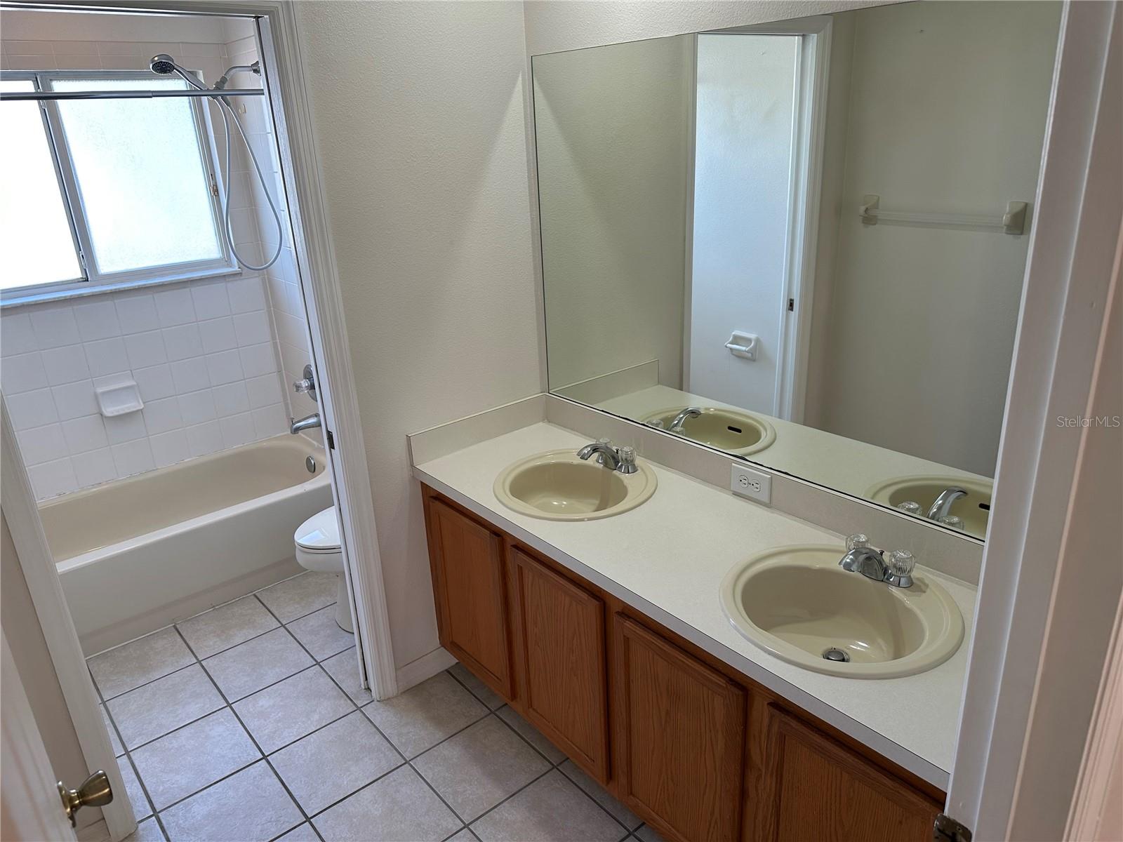 ISLAND WALK - Residential Lease