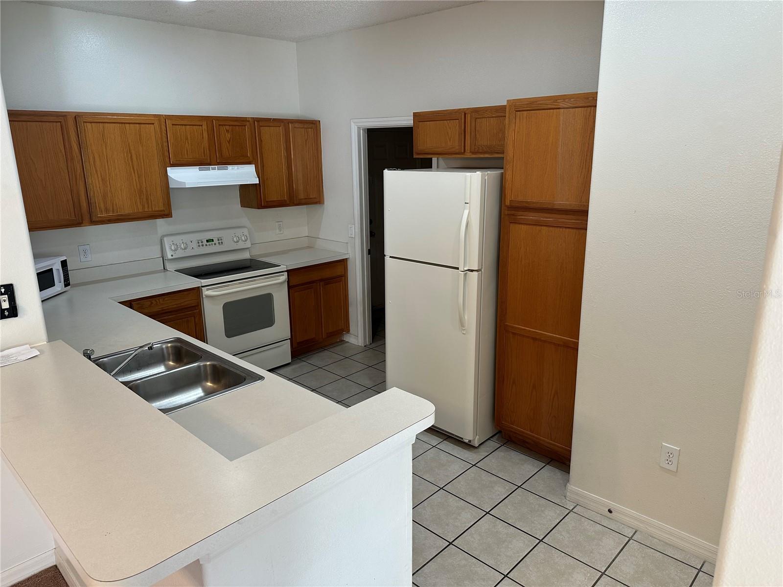 ISLAND WALK - Residential Lease