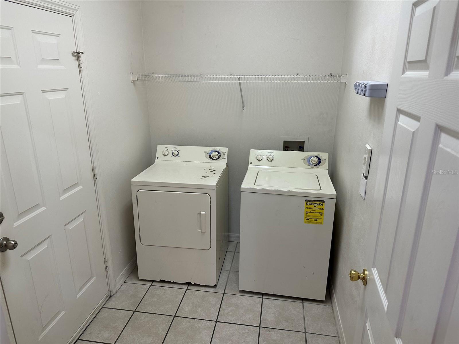 ISLAND WALK - Residential Lease