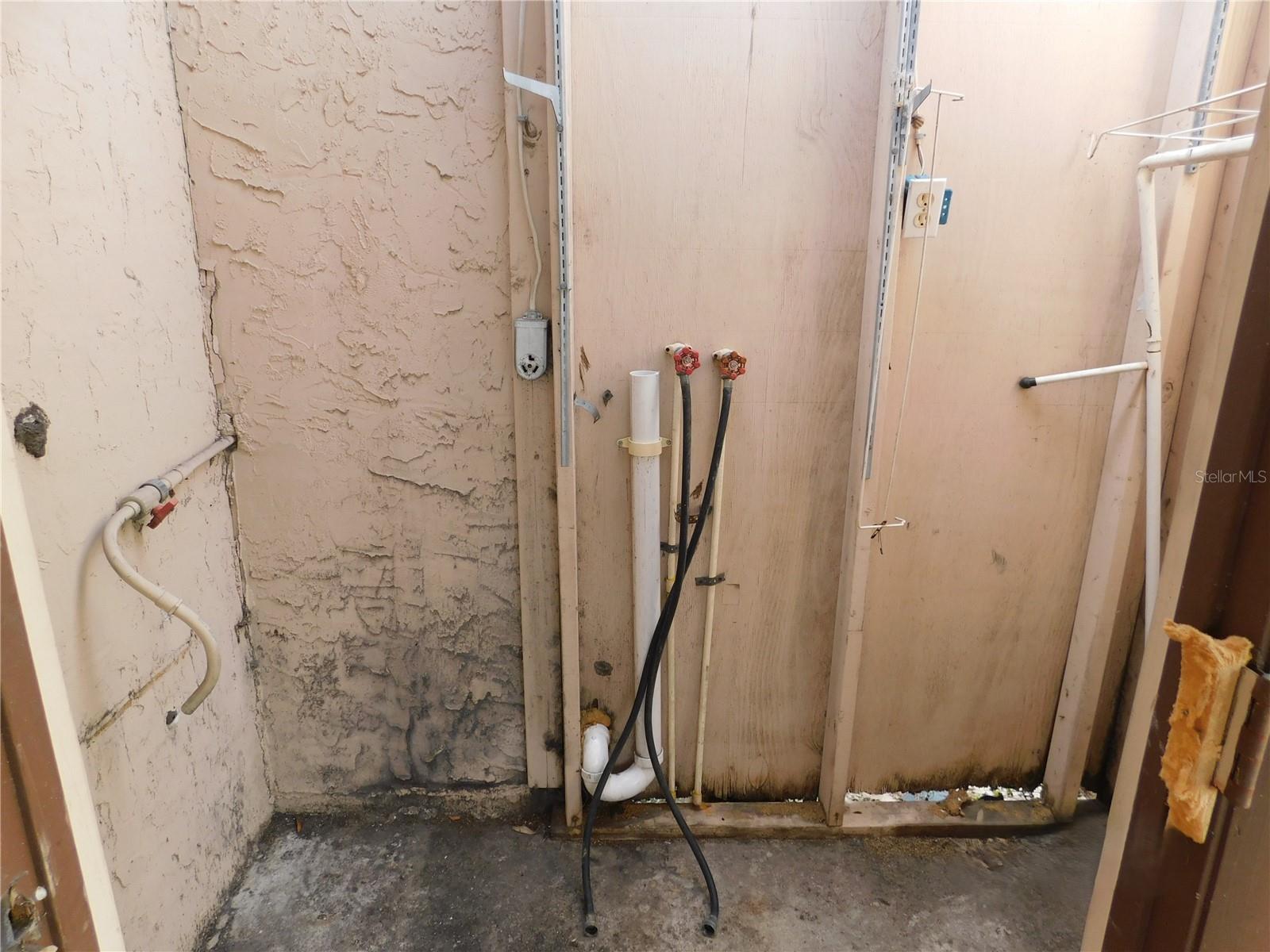 2002 E OKALOOSA AVENUE