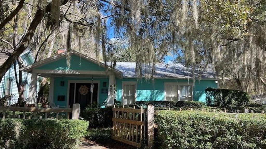 Photo of 433 SE 7th Street, Gainesville, FL 32601 (MLS # GC537740)