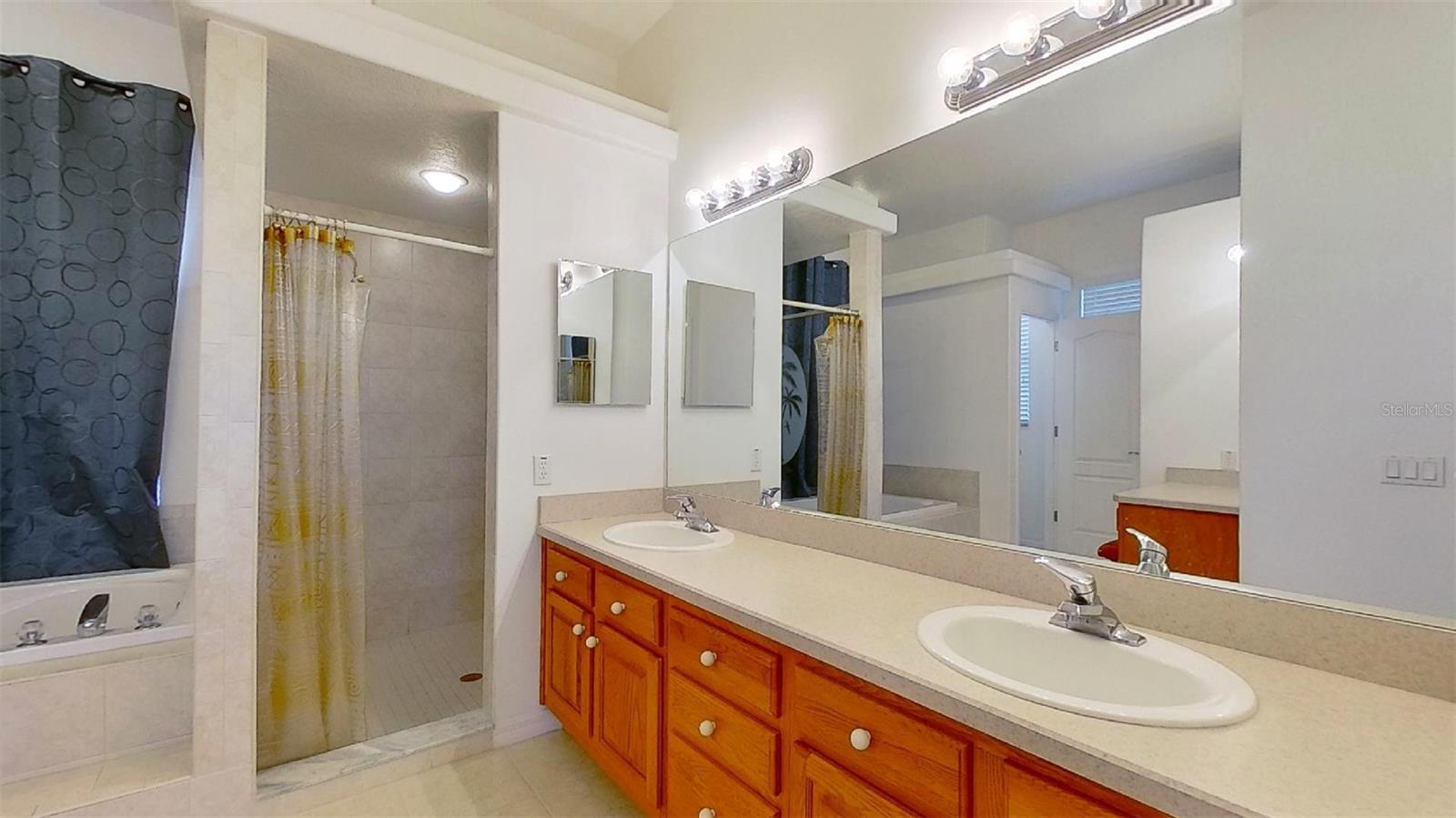 NORTH LAKE OF TARPON SPGS - PH 2 - Residential