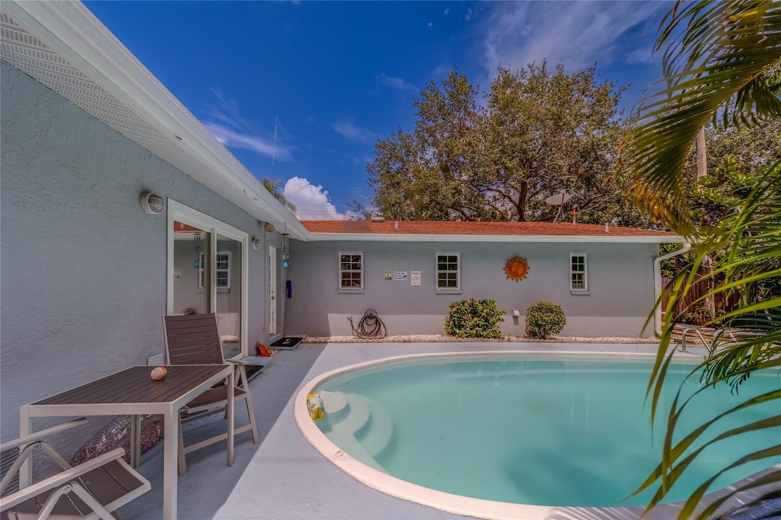 ROBERTSONS R E - Residential Lease