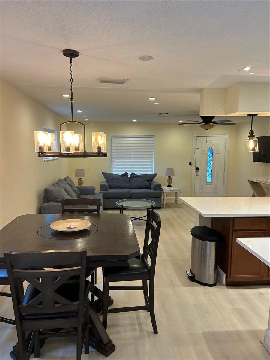 ROBERTSONS R E - Residential Lease