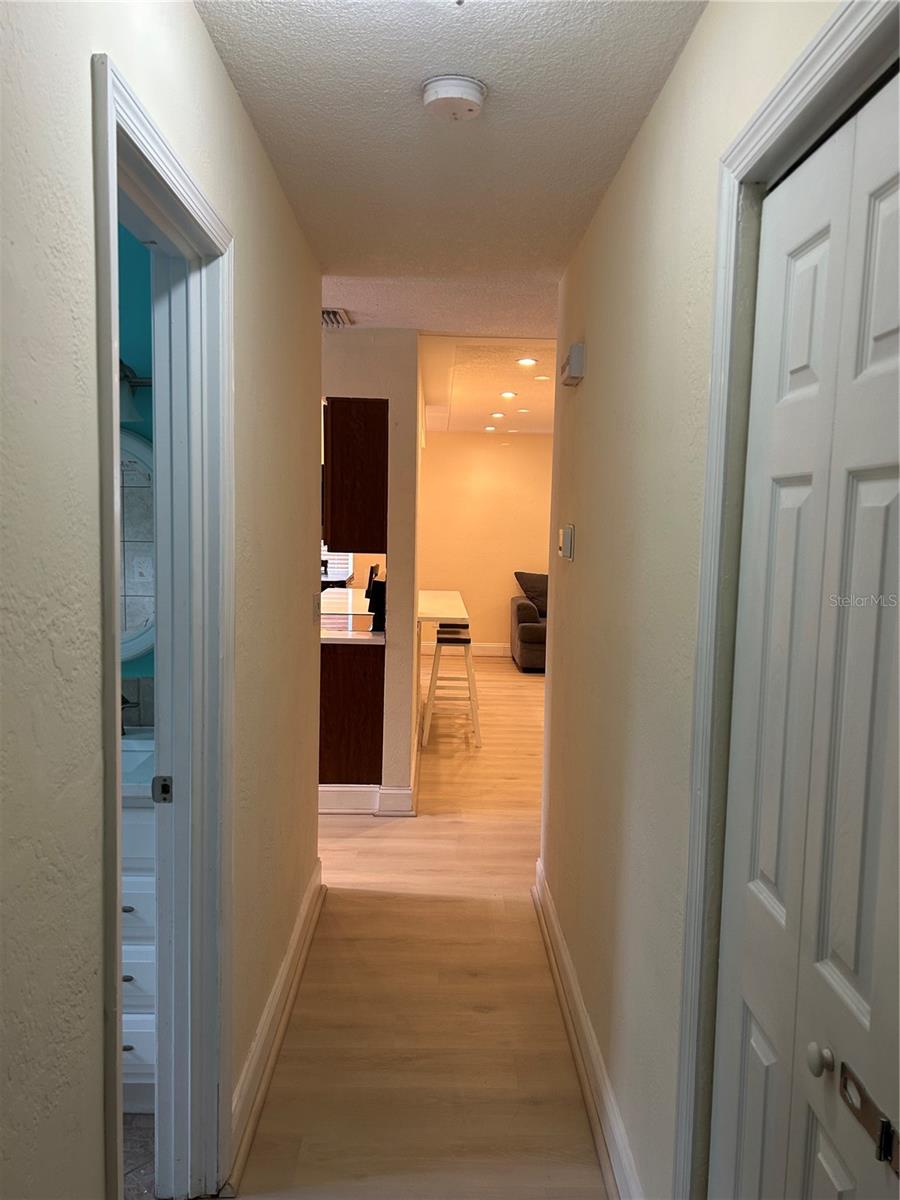 ROBERTSONS R E - Residential Lease